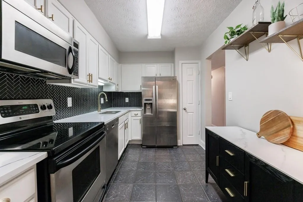 3482 Essex Avenue, Atlanta, Georgia 30339, 2 Bedrooms Bedrooms, ,2 BathroomsBathrooms,Residential,For Sale,3482 Essex Avenue,7669506