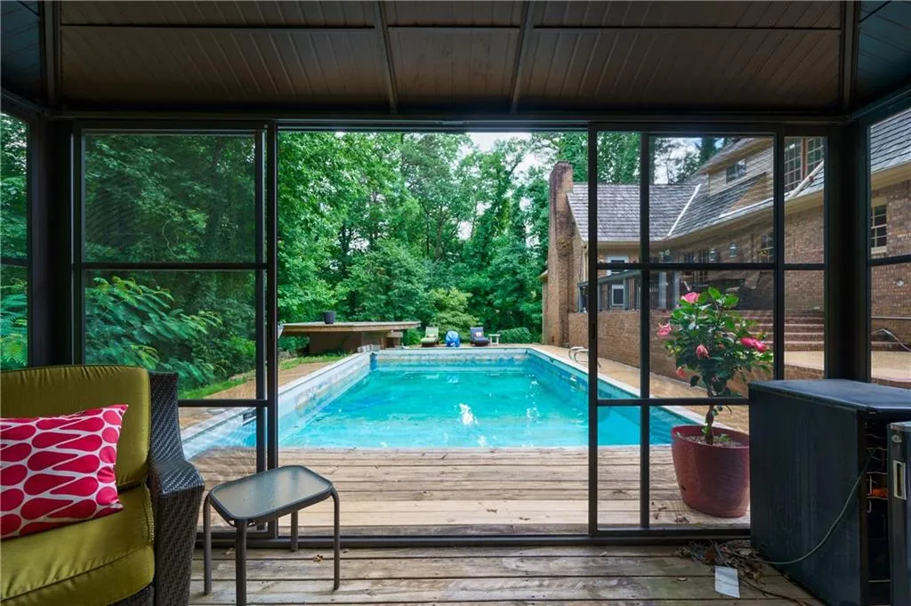 1060 Huntcliff, Sandy Springs, Georgia 30350, 6 Bedrooms Bedrooms, ,3 BathroomsBathrooms,Residential,Sold,1060 Huntcliff,6907601
