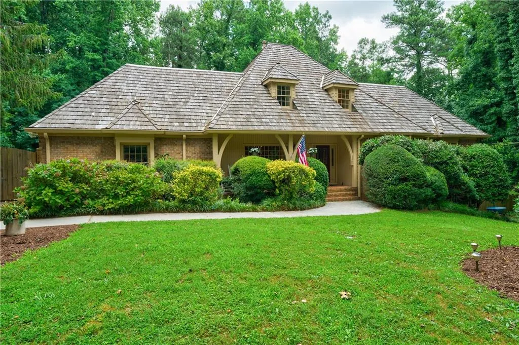 1060 Huntcliff, Sandy Springs, Georgia 30350, 6 Bedrooms Bedrooms, ,3 BathroomsBathrooms,Residential,Sold,1060 Huntcliff,6907601