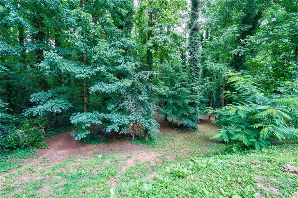 1060 Huntcliff, Sandy Springs, Georgia 30350, 6 Bedrooms Bedrooms, ,3 BathroomsBathrooms,Residential,Sold,1060 Huntcliff,6907601