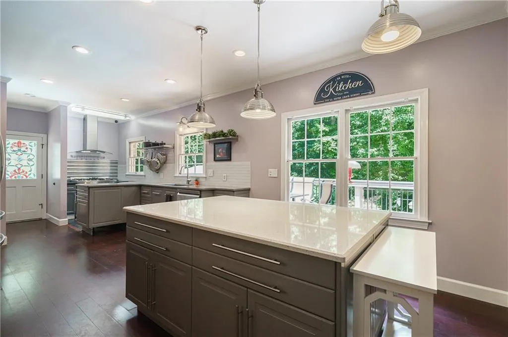 1060 Huntcliff, Sandy Springs, Georgia 30350, 6 Bedrooms Bedrooms, ,3 BathroomsBathrooms,Residential,Sold,1060 Huntcliff,6907601