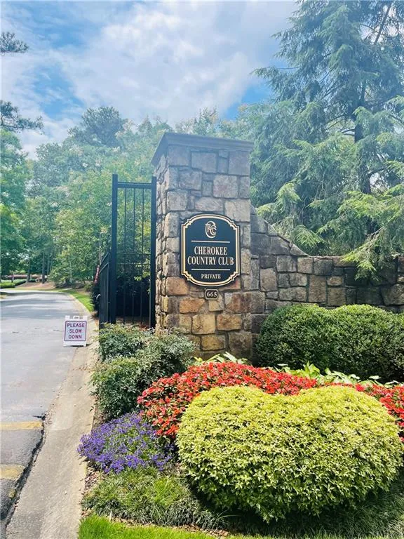 1060 Huntcliff, Sandy Springs, Georgia 30350, 6 Bedrooms Bedrooms, ,3 BathroomsBathrooms,Residential,Sold,1060 Huntcliff,6907601