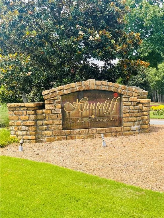 1060 Huntcliff, Sandy Springs, Georgia 30350, 6 Bedrooms Bedrooms, ,3 BathroomsBathrooms,Residential,Sold,1060 Huntcliff,6907601