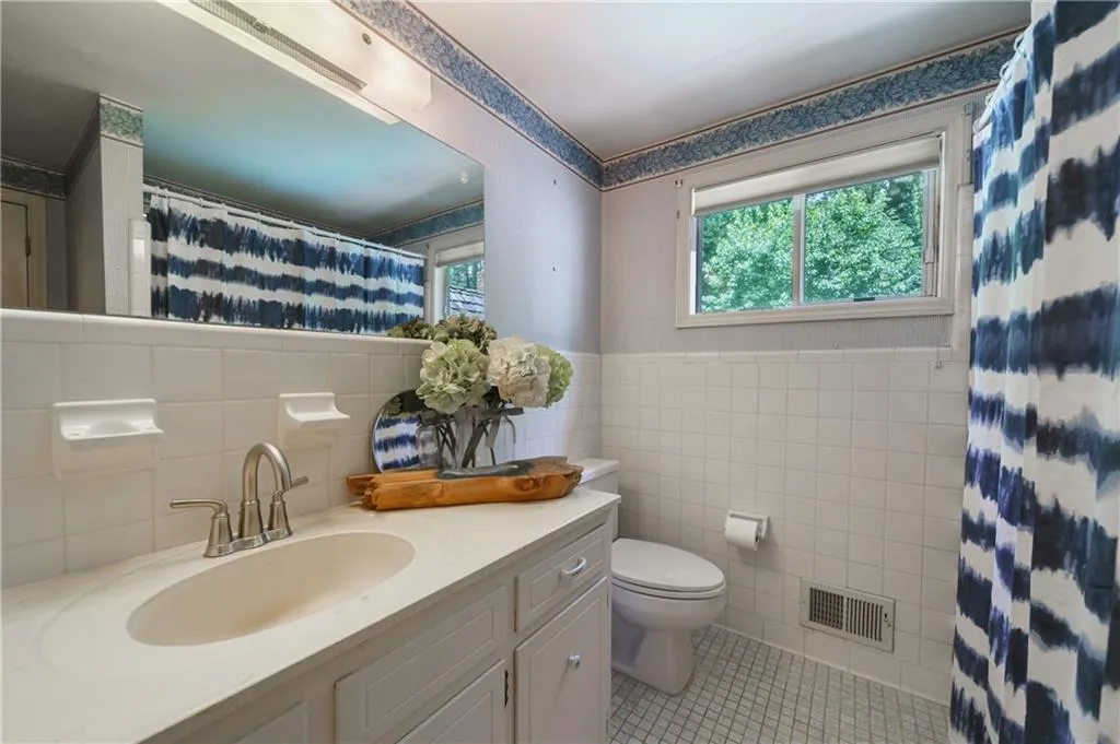 1060 Huntcliff, Sandy Springs, Georgia 30350, 6 Bedrooms Bedrooms, ,3 BathroomsBathrooms,Residential,Sold,1060 Huntcliff,6907601