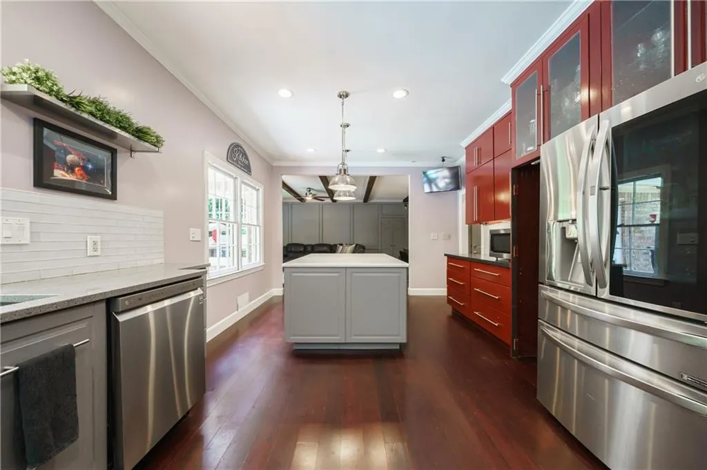 1060 Huntcliff, Sandy Springs, Georgia 30350, 6 Bedrooms Bedrooms, ,3 BathroomsBathrooms,Residential,Sold,1060 Huntcliff,6907601