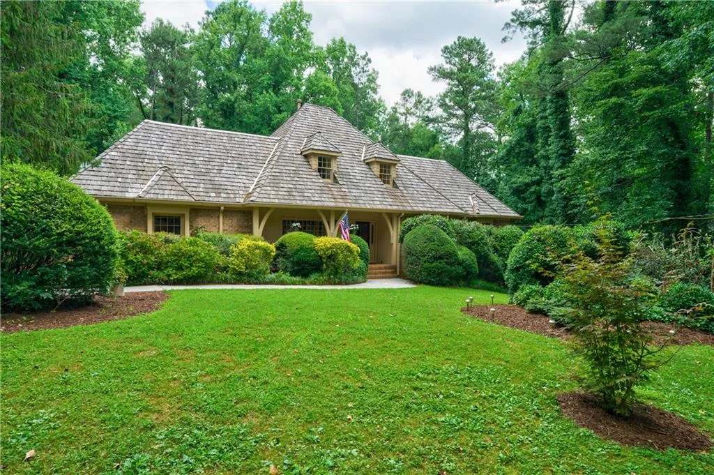 1060 Huntcliff, Sandy Springs, Georgia 30350, 6 Bedrooms Bedrooms, ,3 BathroomsBathrooms,Residential,Sold,1060 Huntcliff,6907601