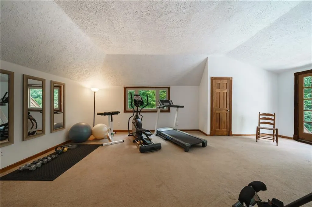 1060 Huntcliff, Sandy Springs, Georgia 30350, 6 Bedrooms Bedrooms, ,3 BathroomsBathrooms,Residential,Sold,1060 Huntcliff,6907601