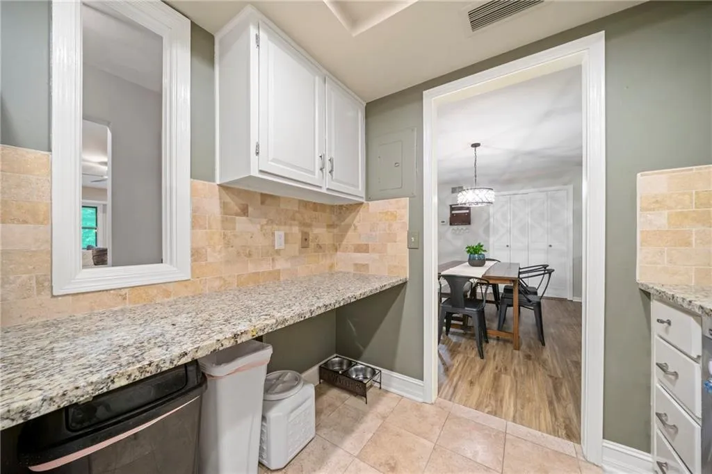 6851 Roswell Road Unit E9, Sandy Springs, Georgia 30328, 3 Bedrooms Bedrooms, ,2 BathroomsBathrooms,Residential,Sold,6851 Roswell Road Unit E9,6894581