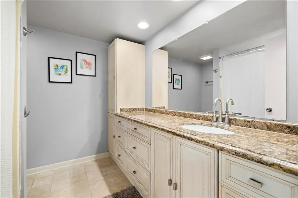 6851 Roswell Road Unit E9, Sandy Springs, Georgia 30328, 3 Bedrooms Bedrooms, ,2 BathroomsBathrooms,Residential,Sold,6851 Roswell Road Unit E9,6894581