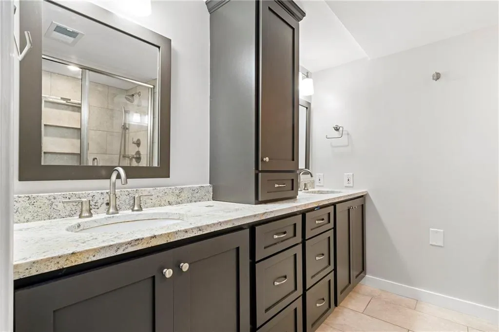 6851 Roswell Road Unit E9, Sandy Springs, Georgia 30328, 3 Bedrooms Bedrooms, ,2 BathroomsBathrooms,Residential,Sold,6851 Roswell Road Unit E9,6894581