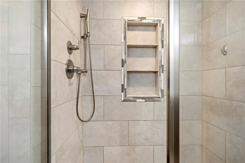 6851 Roswell Road Unit E9, Sandy Springs, Georgia 30328, 3 Bedrooms Bedrooms, ,2 BathroomsBathrooms,Residential,Sold,6851 Roswell Road Unit E9,6894581