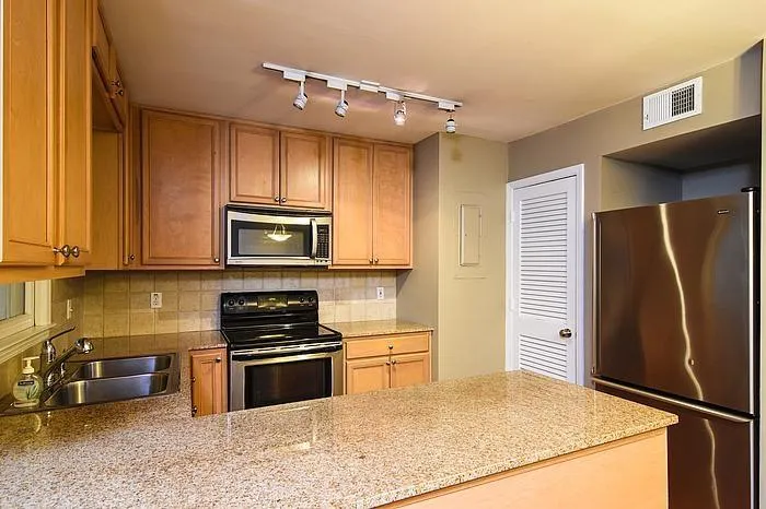 1101 Collier Road Nw Unit K-2, Atlanta, Georgia 30318, 2 Bedrooms Bedrooms, ,2 BathroomsBathrooms,Residential,Sold,1101 Collier Road Nw Unit K-2,5597054