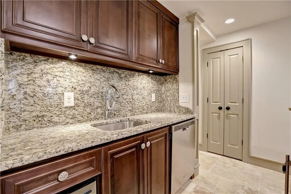 265 Fieldsborn Court, Sandy Springs, Georgia 30328, 6 Bedrooms Bedrooms, ,5 BathroomsBathrooms,Residential,Sold,265 Fieldsborn Court,5767280