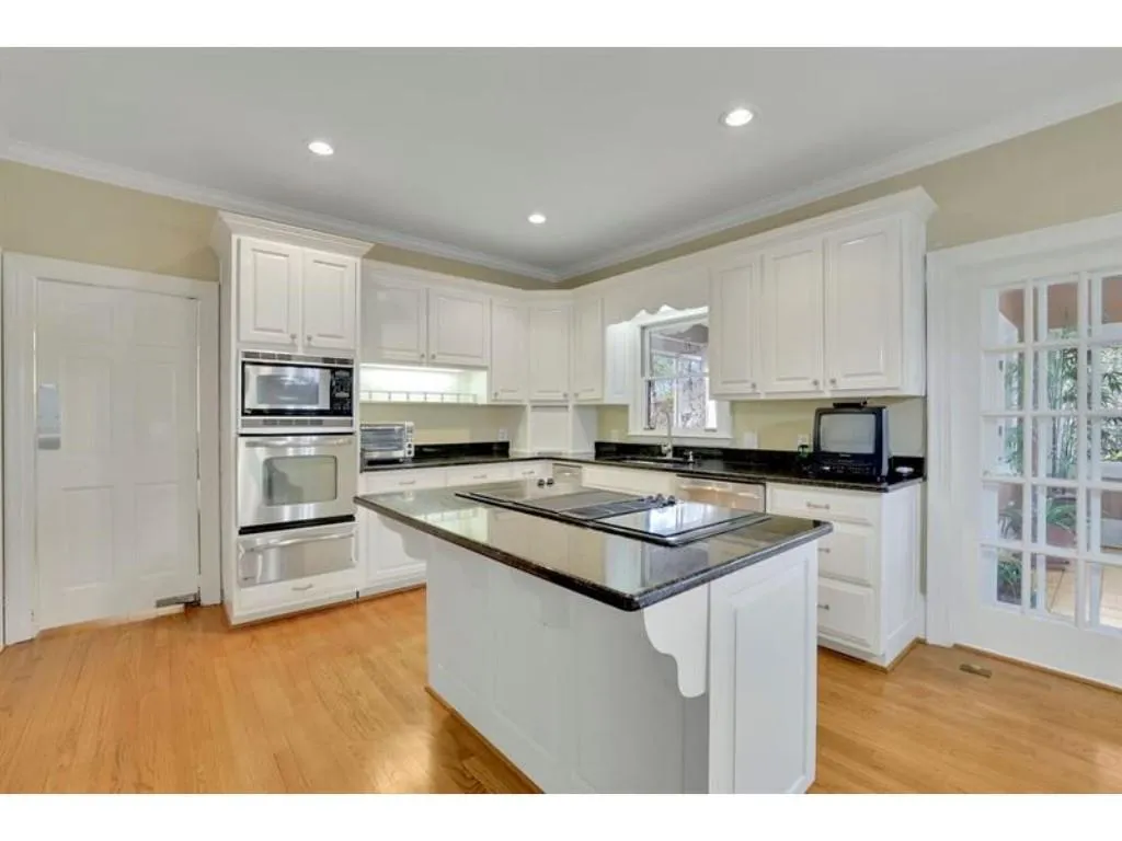7740 Sagebrush Drive, Atlanta, Georgia 30350, 5 Bedrooms Bedrooms, ,5 BathroomsBathrooms,Residential,Sold,7740 Sagebrush Drive,7544278