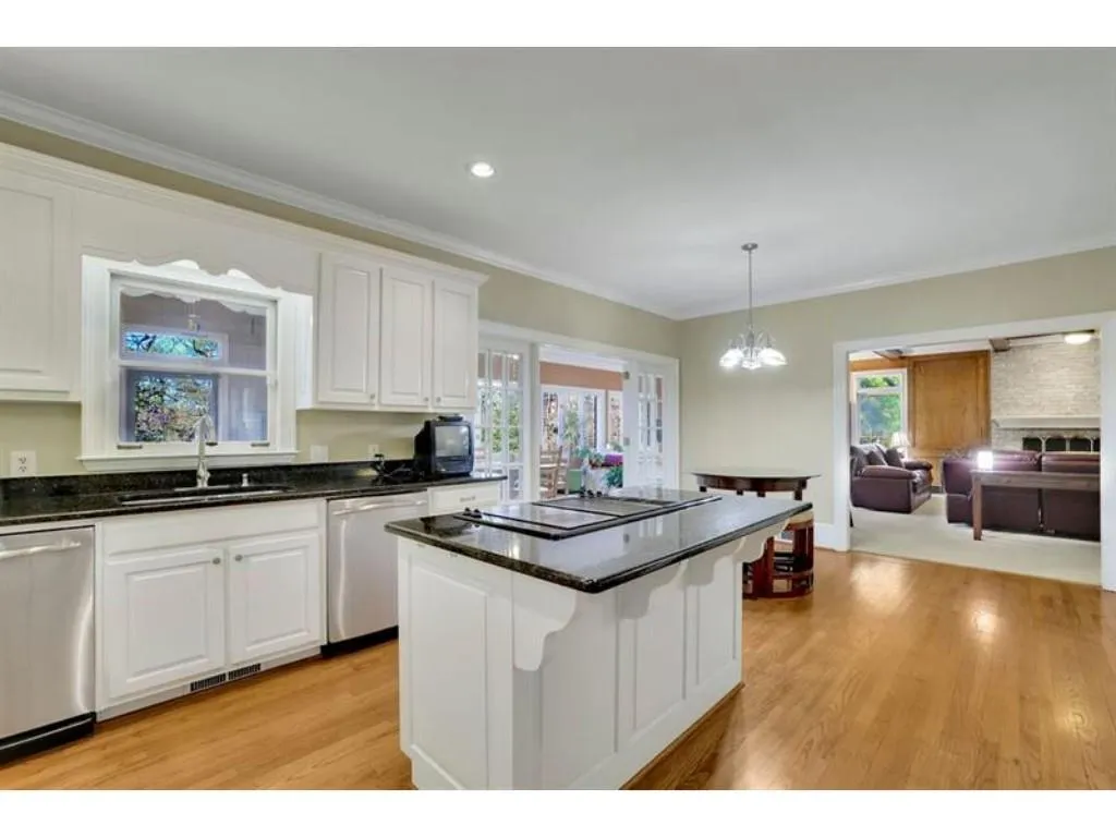 7740 Sagebrush Drive, Atlanta, Georgia 30350, 5 Bedrooms Bedrooms, ,5 BathroomsBathrooms,Residential,Sold,7740 Sagebrush Drive,7544278
