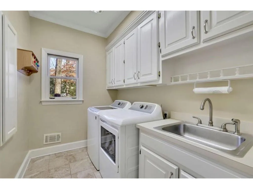 7740 Sagebrush Drive, Atlanta, Georgia 30350, 5 Bedrooms Bedrooms, ,5 BathroomsBathrooms,Residential,Sold,7740 Sagebrush Drive,7544278