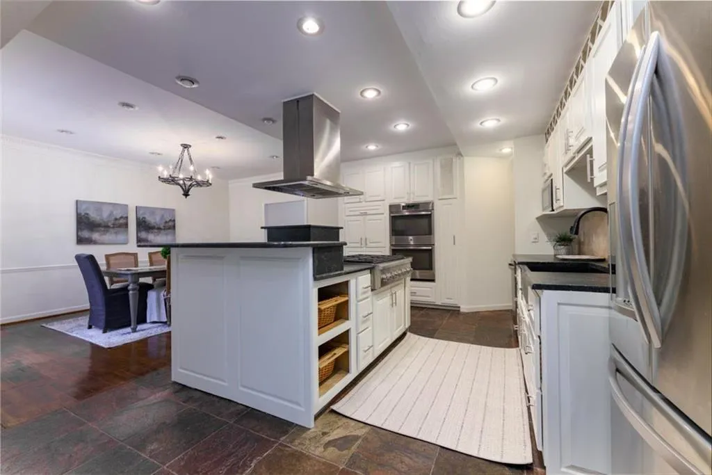 585 Cambridge Way, Atlanta, Georgia 30328, 4 Bedrooms Bedrooms, ,3 BathroomsBathrooms,Residential,Sold,585 Cambridge Way,7207860