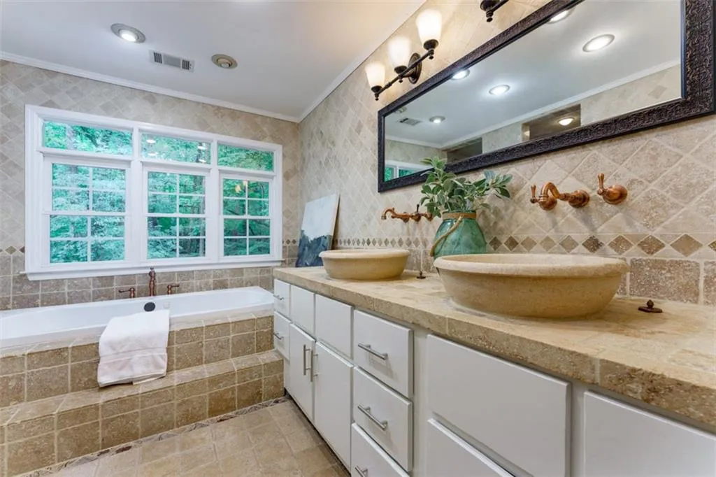 585 Cambridge Way, Atlanta, Georgia 30328, 4 Bedrooms Bedrooms, ,3 BathroomsBathrooms,Residential,Sold,585 Cambridge Way,7207860