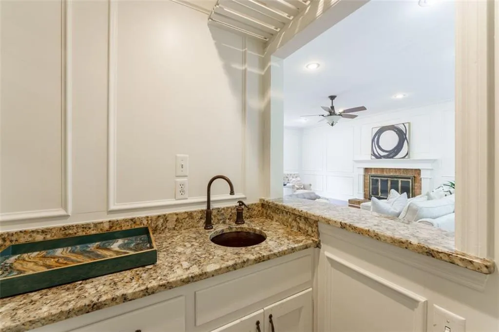 585 Cambridge Way, Atlanta, Georgia 30328, 4 Bedrooms Bedrooms, ,3 BathroomsBathrooms,Residential,Sold,585 Cambridge Way,7207860