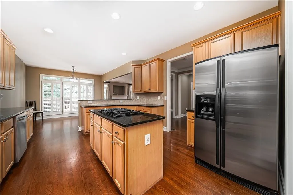 7300 Village Creek Trace, Atlanta, Georgia 30328, 4 Bedrooms Bedrooms, ,3 BathroomsBathrooms,Residential,Sold,7300 Village Creek Trace,6945819