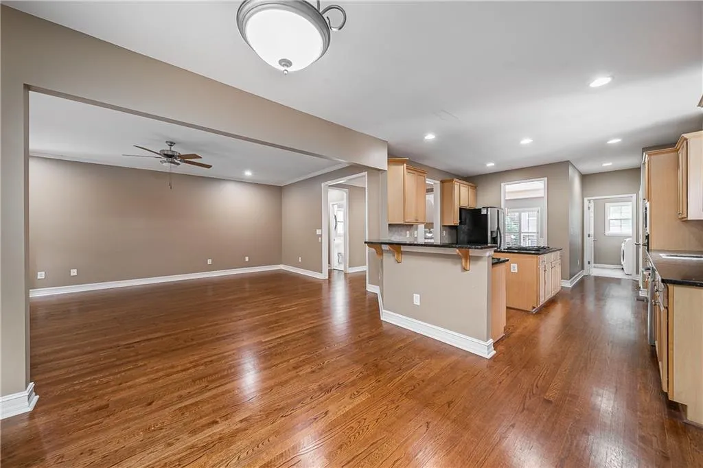 7300 Village Creek Trace, Atlanta, Georgia 30328, 4 Bedrooms Bedrooms, ,3 BathroomsBathrooms,Residential,Sold,7300 Village Creek Trace,6945819