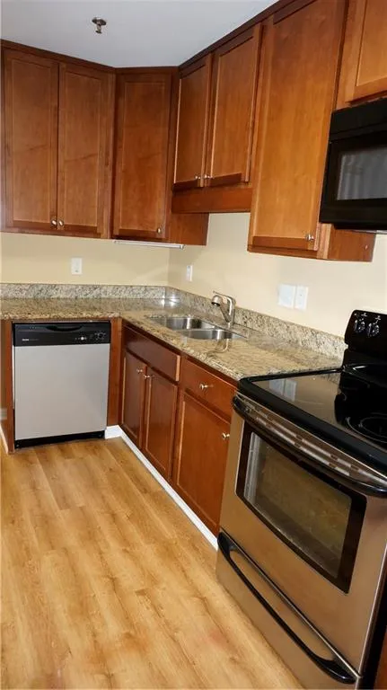 8701 Dunwoody Place Unit B, Sandy Springs, Georgia 30350, 3 Bedrooms Bedrooms, ,2 BathroomsBathrooms,Residential,Sold,8701 Dunwoody Place Unit B,5942436