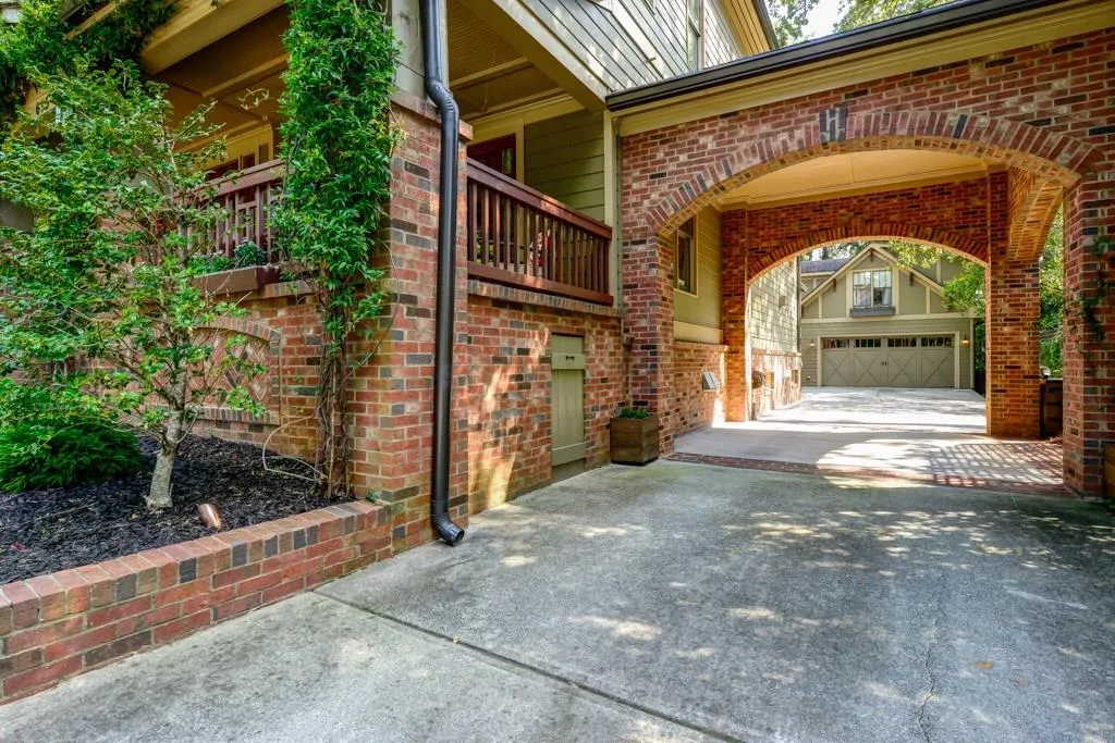 615 Burke Road Ne, Atlanta, Georgia 30305, 6 Bedrooms Bedrooms, ,5 BathroomsBathrooms,Residential,Sold,615 Burke Road Ne,5744925