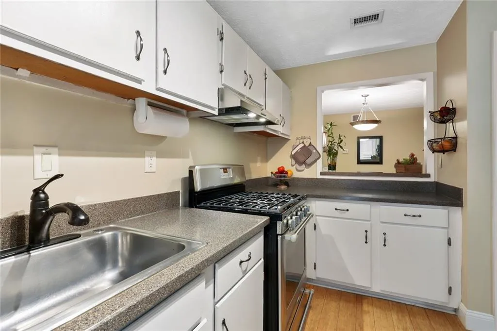 1509 Woodcliff Drive, Sandy Springs, Georgia 30350, 2 Bedrooms Bedrooms, ,1 BathroomBathrooms,Residential,Sold,1509 Woodcliff Drive,6920952