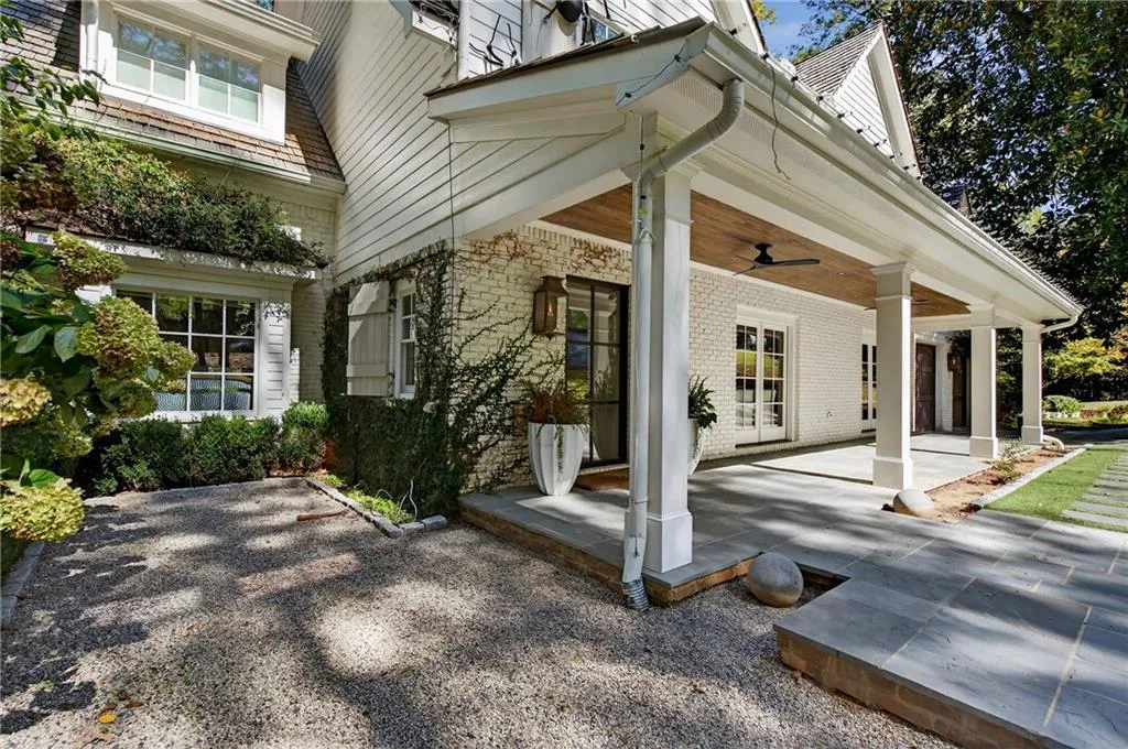 3280 W Roxboro Road Ne, Atlanta, Georgia 30324, 5 Bedrooms Bedrooms, ,4 BathroomsBathrooms,Residential,For Sale,3280 W Roxboro Road Ne,7676274