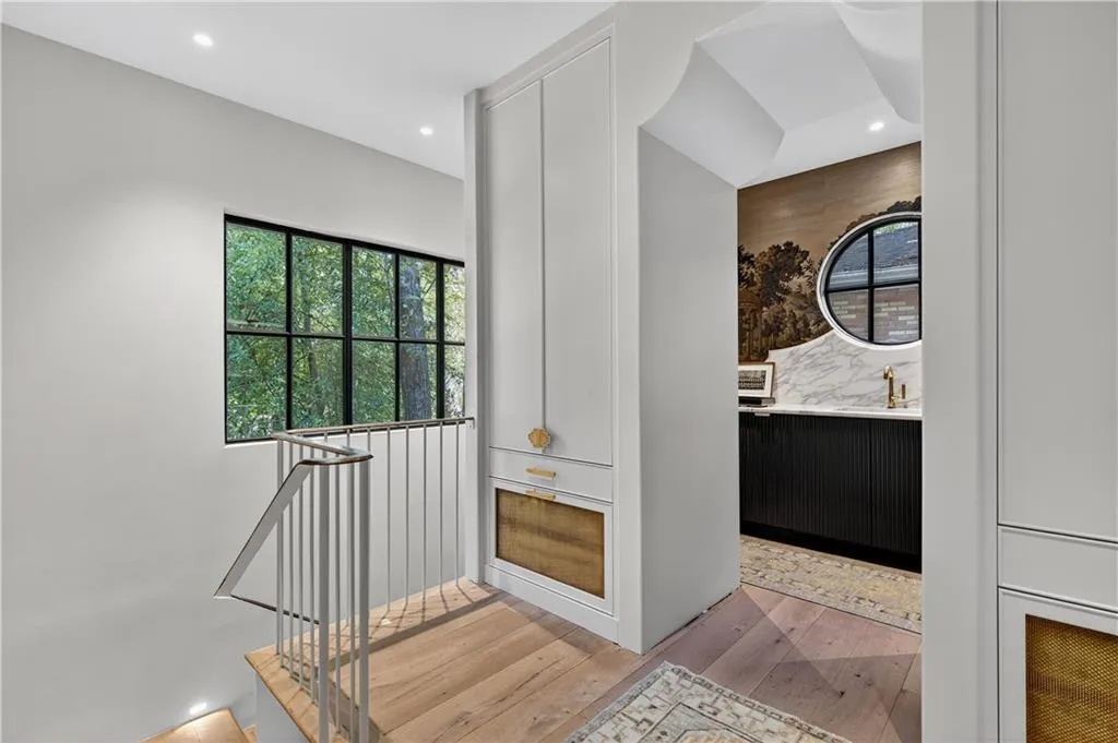 3280 W Roxboro Road Ne, Atlanta, Georgia 30324, 5 Bedrooms Bedrooms, ,4 BathroomsBathrooms,Residential,For Sale,3280 W Roxboro Road Ne,7676274