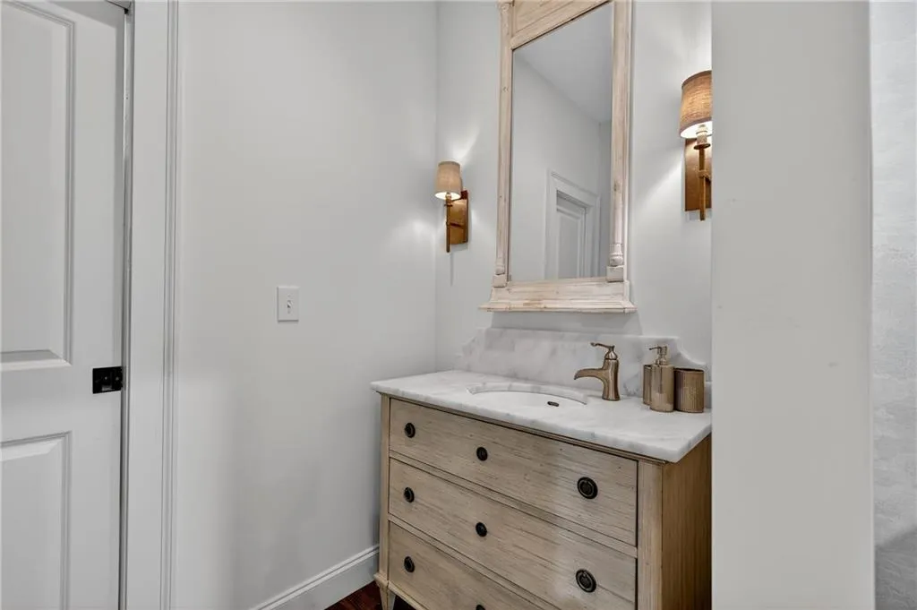 3280 W Roxboro Road Ne, Atlanta, Georgia 30324, 5 Bedrooms Bedrooms, ,4 BathroomsBathrooms,Residential,For Sale,3280 W Roxboro Road Ne,7676274