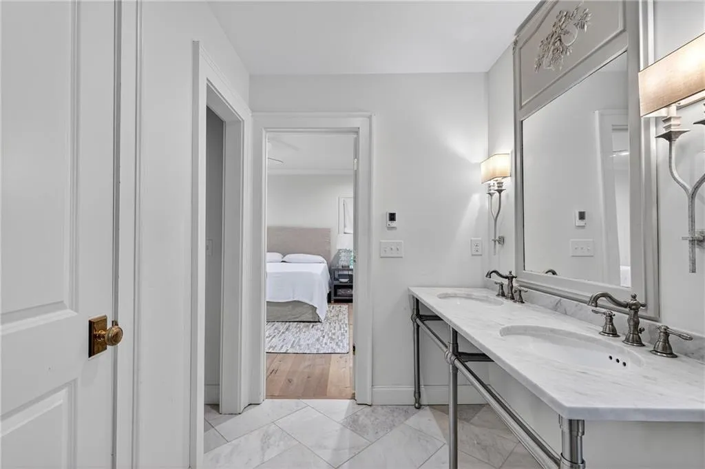 3280 W Roxboro Road Ne, Atlanta, Georgia 30324, 5 Bedrooms Bedrooms, ,4 BathroomsBathrooms,Residential,For Sale,3280 W Roxboro Road Ne,7676274