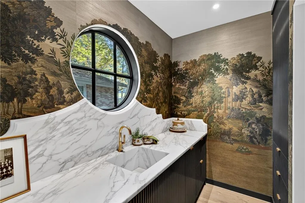 3280 W Roxboro Road Ne, Atlanta, Georgia 30324, 5 Bedrooms Bedrooms, ,4 BathroomsBathrooms,Residential,For Sale,3280 W Roxboro Road Ne,7676274