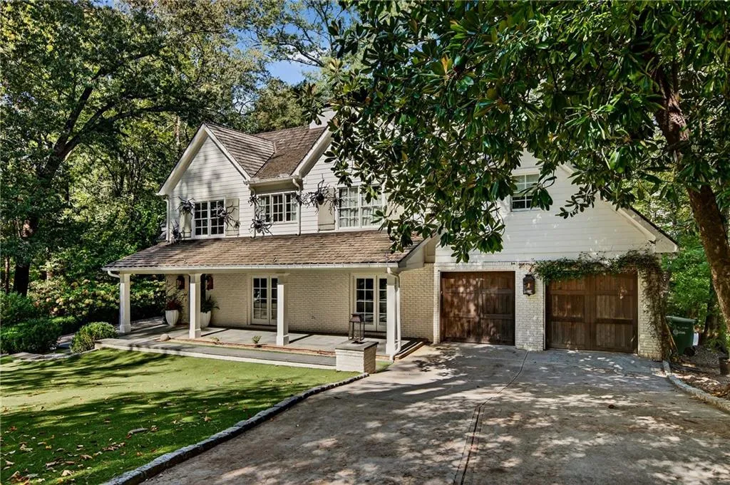 3280 W Roxboro Road Ne, Atlanta, Georgia 30324, 5 Bedrooms Bedrooms, ,4 BathroomsBathrooms,Residential,For Sale,3280 W Roxboro Road Ne,7676274