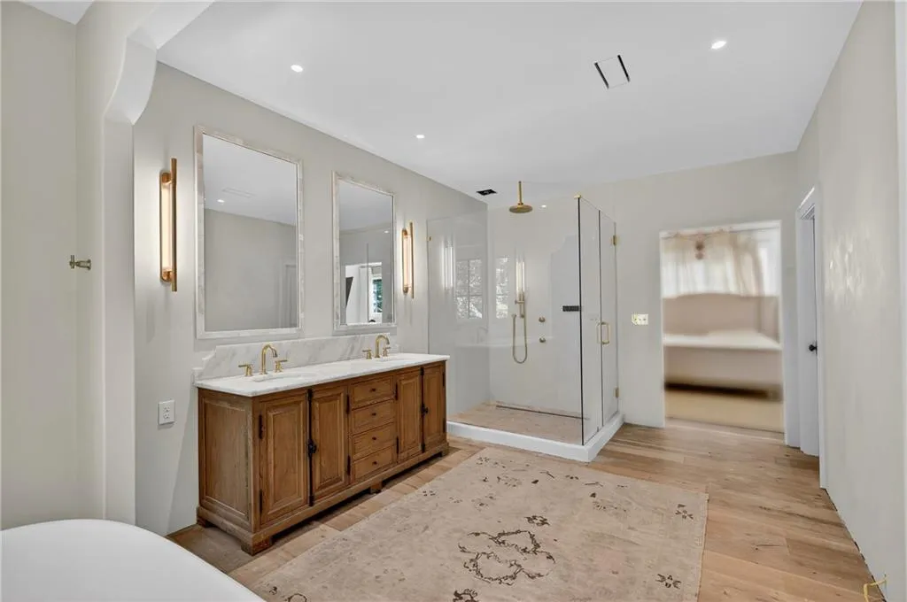 3280 W Roxboro Road Ne, Atlanta, Georgia 30324, 5 Bedrooms Bedrooms, ,4 BathroomsBathrooms,Residential,For Sale,3280 W Roxboro Road Ne,7676274