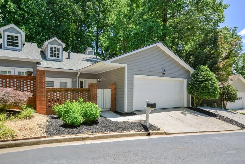 2992 Crosswycke Forest Drive Ne, Brookhaven, Georgia 30319, 2 Bedrooms Bedrooms, ,2 BathroomsBathrooms,Residential,For Sale,2992 Crosswycke Forest Drive Ne,7637040