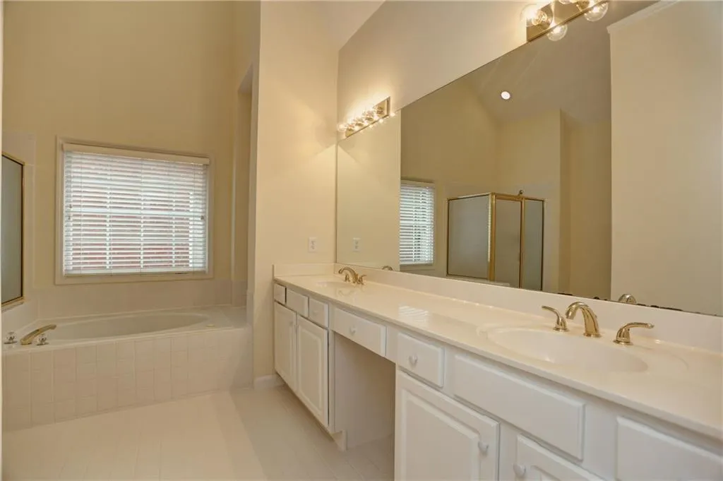 1010 Lancaster Walk, Sandy Springs, Georgia 30328, 4 Bedrooms Bedrooms, ,3 BathroomsBathrooms,Residential,Sold,1010 Lancaster Walk,5743547