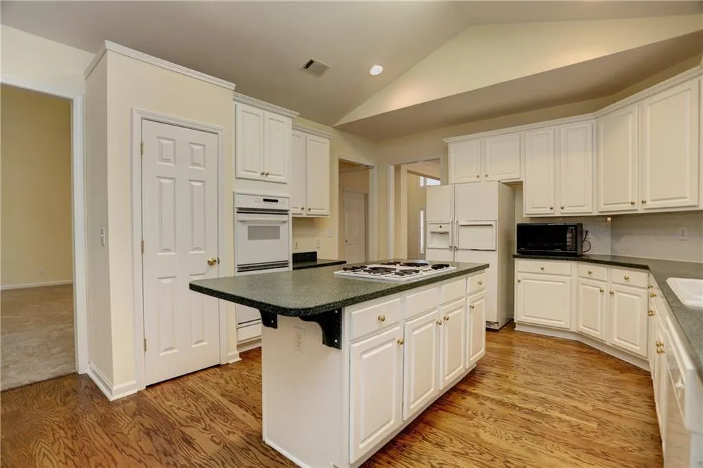 1010 Lancaster Walk, Sandy Springs, Georgia 30328, 4 Bedrooms Bedrooms, ,3 BathroomsBathrooms,Residential,Sold,1010 Lancaster Walk,5743547