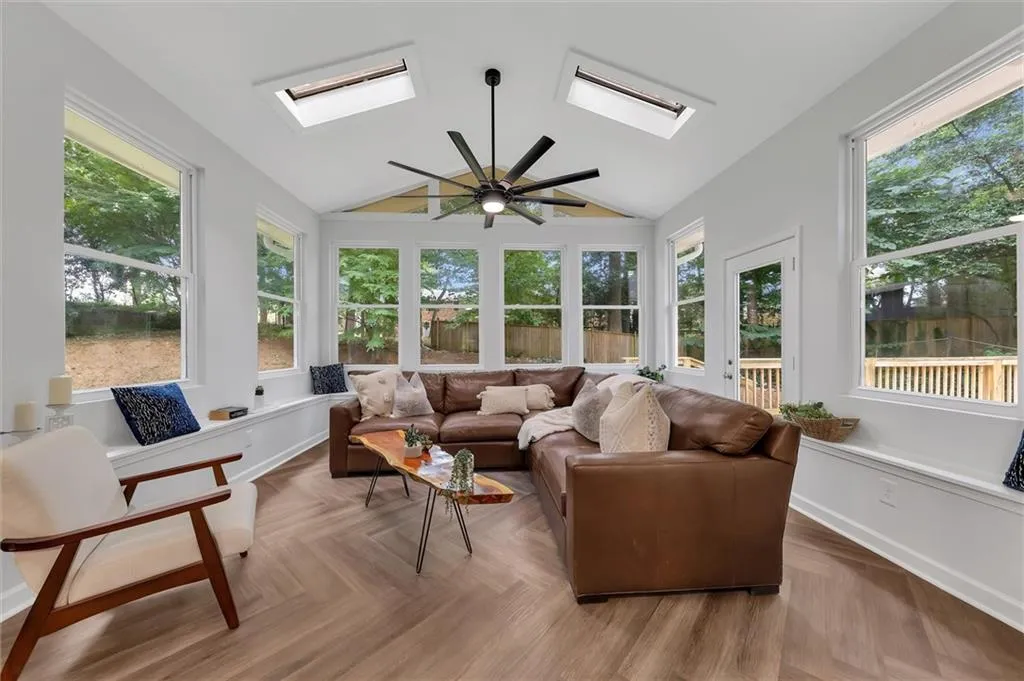495 Valley Lane Ne, Atlanta, Georgia 30328, 5 Bedrooms Bedrooms, ,3 BathroomsBathrooms,Residential,Sold,495 Valley Lane Ne,7498024