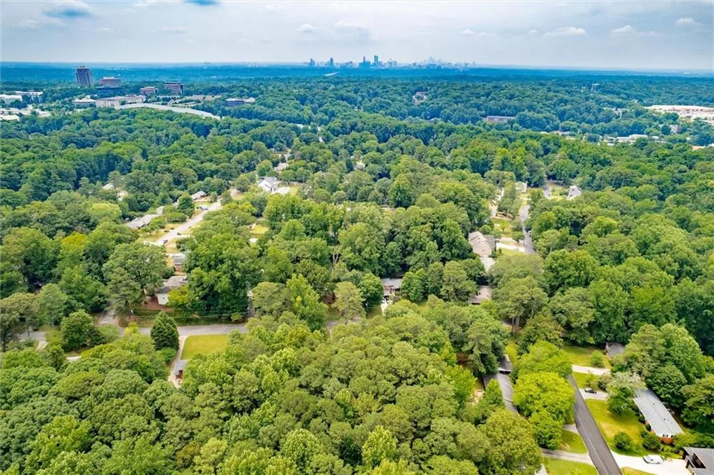 495 Valley Lane Ne, Atlanta, Georgia 30328, 5 Bedrooms Bedrooms, ,3 BathroomsBathrooms,Residential,Sold,495 Valley Lane Ne,7498024