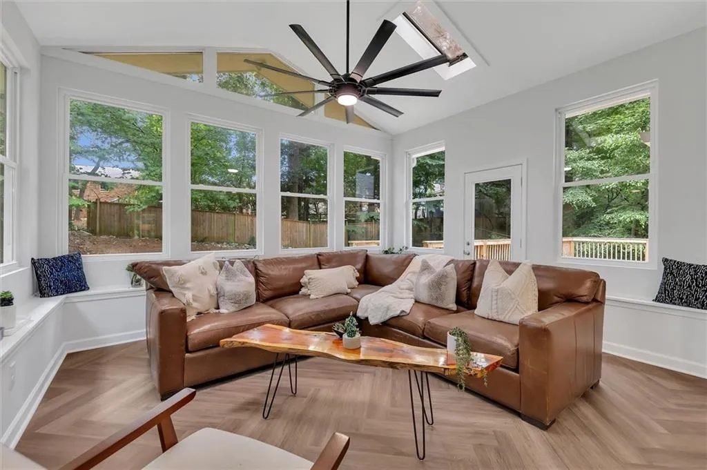 495 Valley Lane Ne, Atlanta, Georgia 30328, 5 Bedrooms Bedrooms, ,3 BathroomsBathrooms,Residential,Sold,495 Valley Lane Ne,7498024