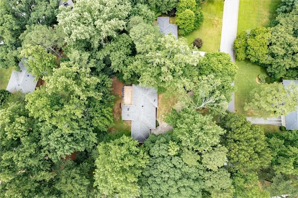 495 Valley Lane Ne, Atlanta, Georgia 30328, 5 Bedrooms Bedrooms, ,3 BathroomsBathrooms,Residential,Sold,495 Valley Lane Ne,7498024