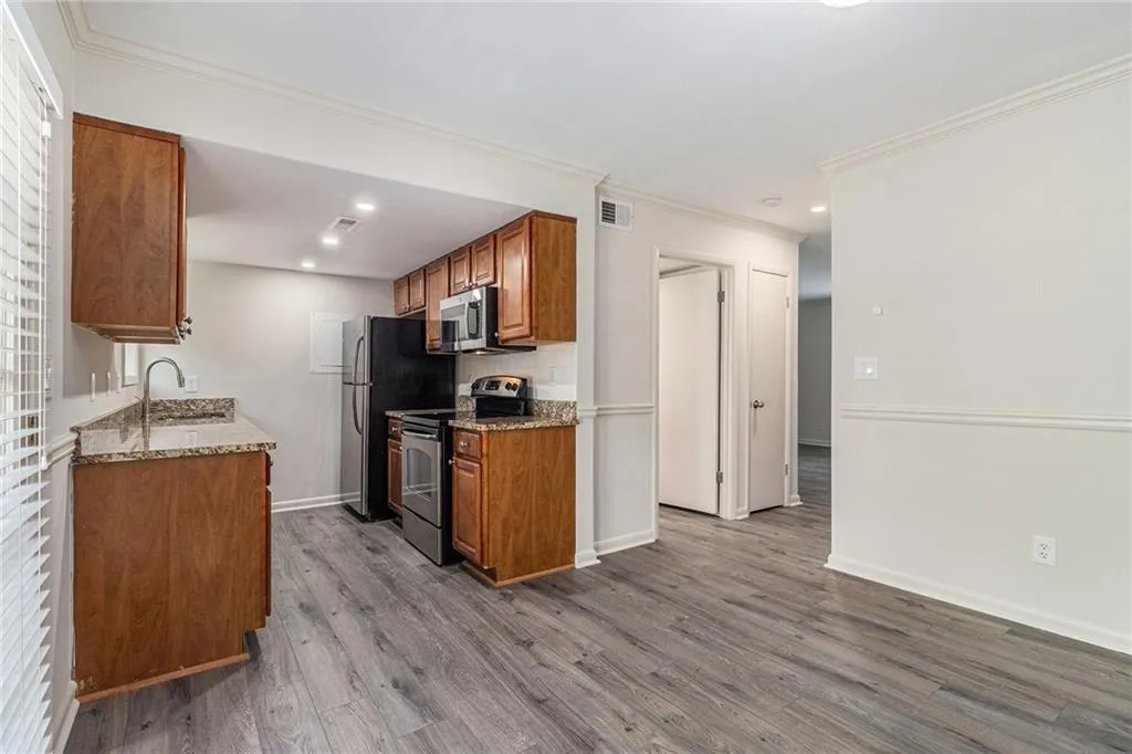 6900 Roswell Road Unit 6f, Atlanta, Georgia 30328, 2 Bedrooms Bedrooms, ,2 BathroomsBathrooms,Residential,For Sale,6900 Roswell Road Unit 6f,7656478