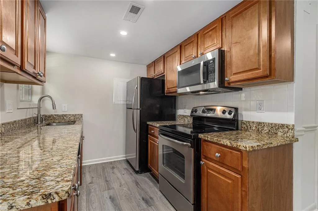 6900 Roswell Road Unit 6f, Atlanta, Georgia 30328, 2 Bedrooms Bedrooms, ,2 BathroomsBathrooms,Residential,For Sale,6900 Roswell Road Unit 6f,7656478