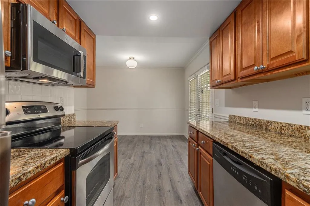 6900 Roswell Road Unit 6f, Atlanta, Georgia 30328, 2 Bedrooms Bedrooms, ,2 BathroomsBathrooms,Residential,For Sale,6900 Roswell Road Unit 6f,7656478