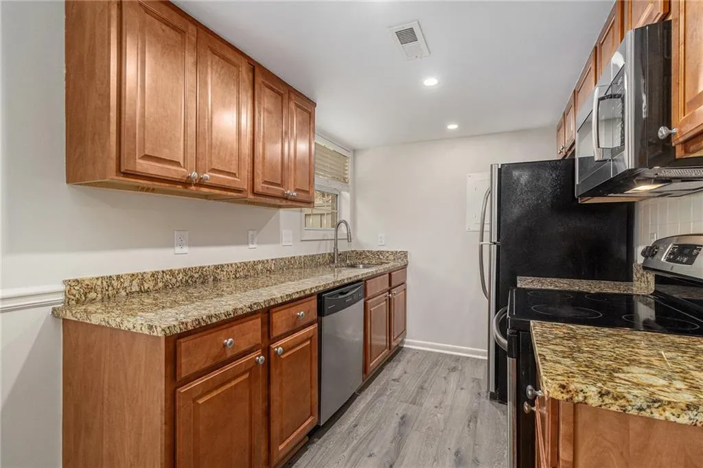 6900 Roswell Road Unit 6f, Atlanta, Georgia 30328, 2 Bedrooms Bedrooms, ,2 BathroomsBathrooms,Residential,For Sale,6900 Roswell Road Unit 6f,7656478