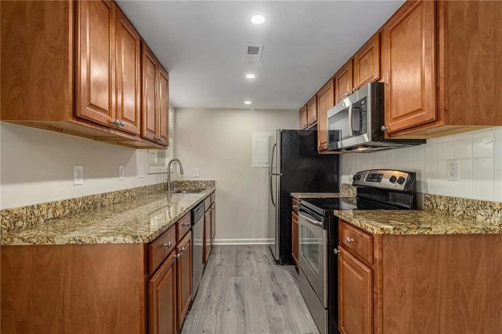 6900 Roswell Road Unit 6f, Atlanta, Georgia 30328, 2 Bedrooms Bedrooms, ,2 BathroomsBathrooms,Residential,For Sale,6900 Roswell Road Unit 6f,7656478