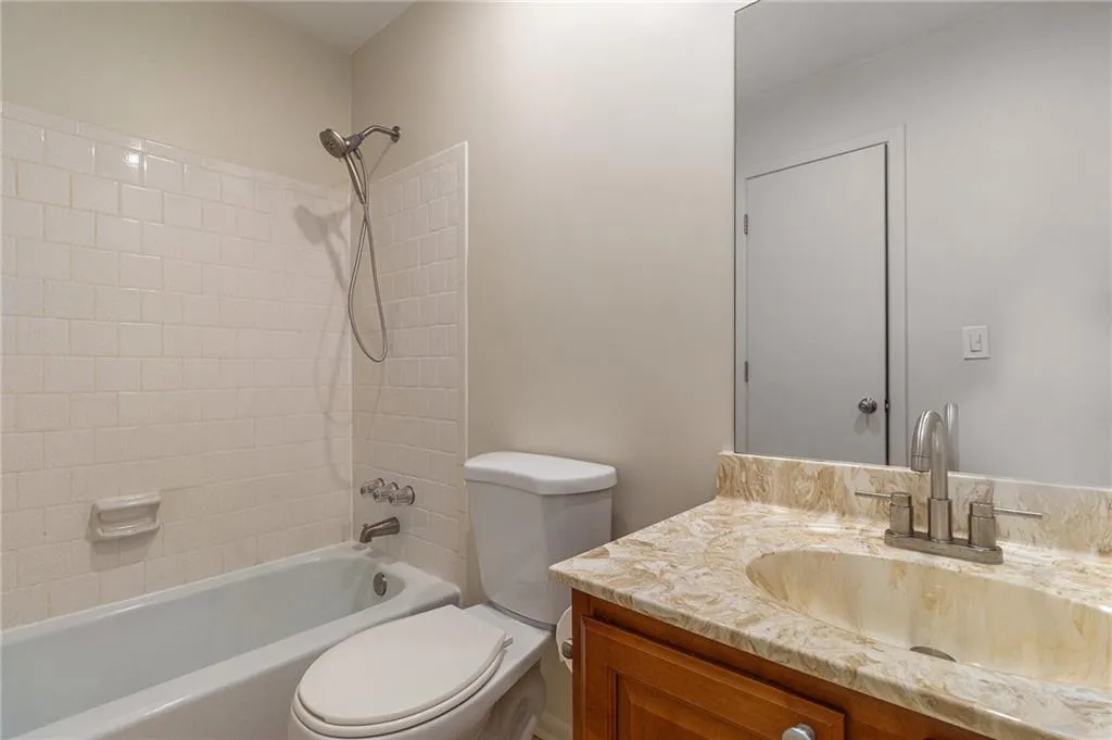 6900 Roswell Road Unit 6f, Atlanta, Georgia 30328, 2 Bedrooms Bedrooms, ,2 BathroomsBathrooms,Residential,For Sale,6900 Roswell Road Unit 6f,7656478