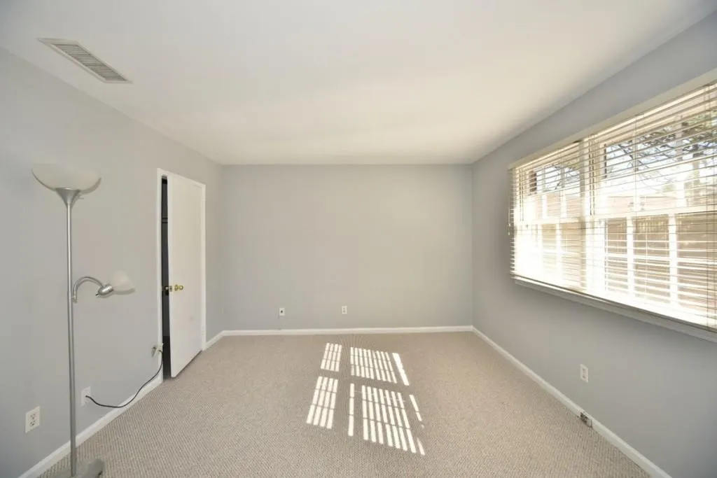 6520 Roswell Road Unit 115, Atlanta, Georgia 30328, 2 Bedrooms Bedrooms, ,1 BathroomBathrooms,Residential,Sold,6520 Roswell Road Unit 115,5664466