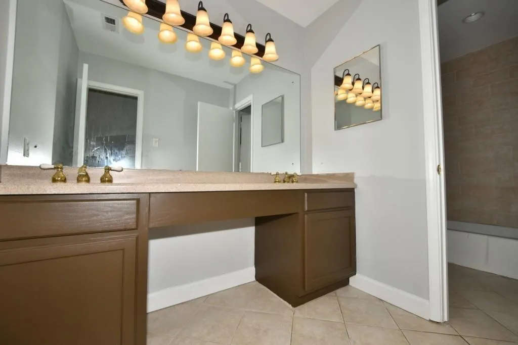 6520 Roswell Road Unit 115, Atlanta, Georgia 30328, 2 Bedrooms Bedrooms, ,1 BathroomBathrooms,Residential,Sold,6520 Roswell Road Unit 115,5664466